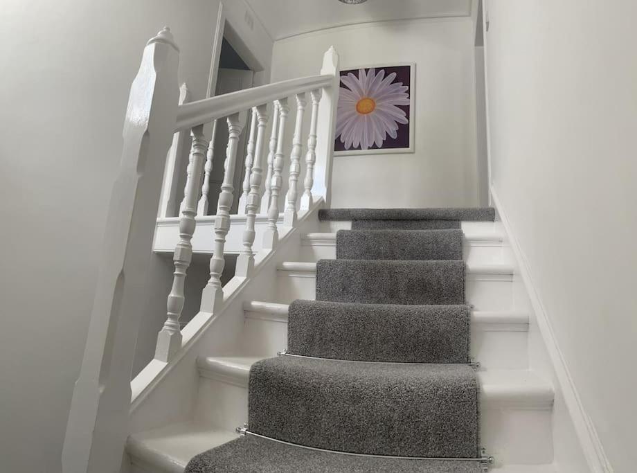 Fantastic Home In Brightons, Falkirk. Polmont Екстер'єр фото