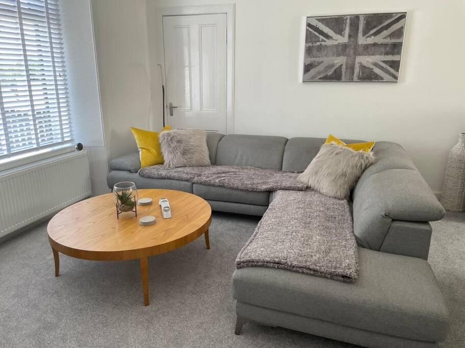 Fantastic Home In Brightons, Falkirk. Polmont Екстер'єр фото